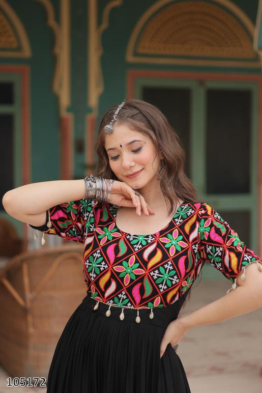 Designer Navratri Black Gown Kurti – Georgette Schiffli & Kutchi Gamthi Patch – Full Flared Anarkali for Garba & Festive Nights