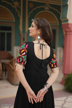 Designer Navratri Black Gown Kurti – Georgette Schiffli & Kutchi Gamthi Patch – Full Flared Anarkali for Garba & Festive Nights