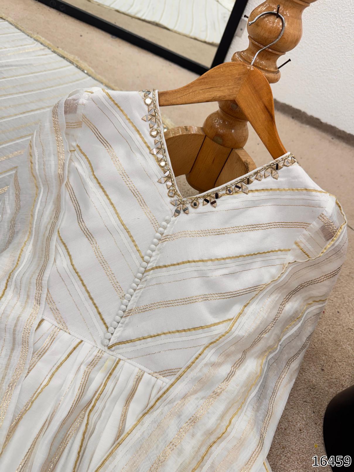 “Regal Radiance Sharara Set Suit – Trendsetting Style Statement”