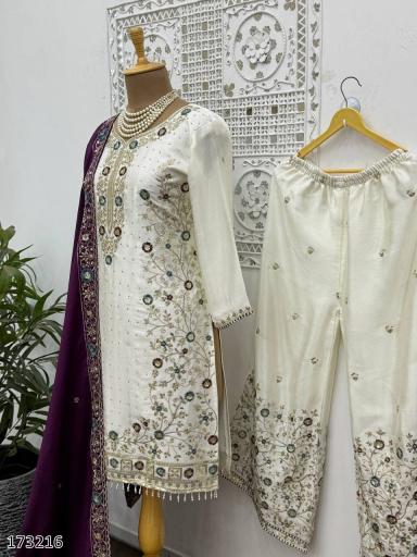 Elegant Embroidered Pakistani Suit Set with Dupatta