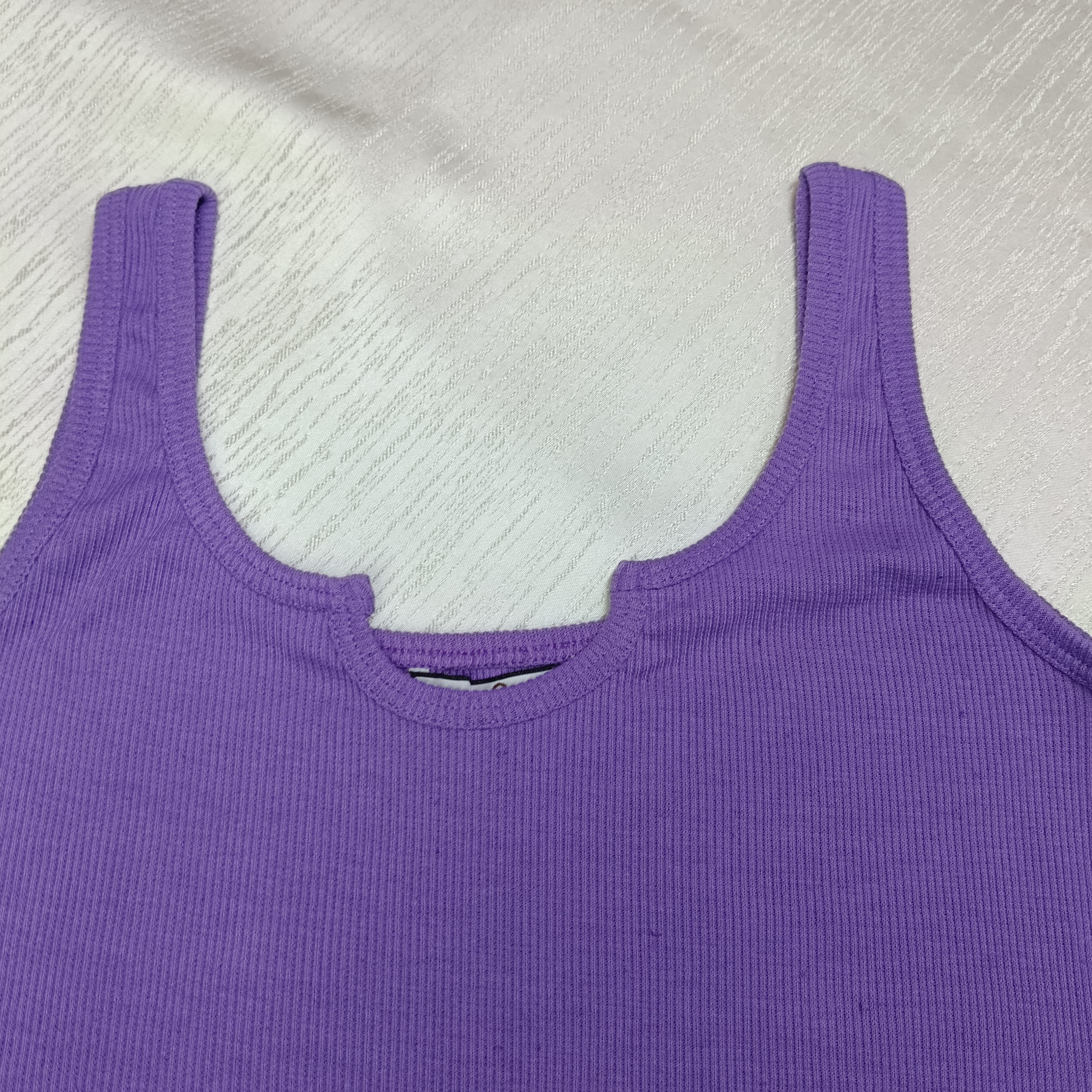 Ribbed V-Hem Stretch Crop Top