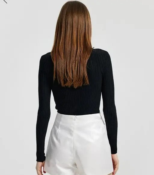 Elegant Ribbed Cotton Long Sleeve Crop Top – Perfect Blend of Comfort & Style