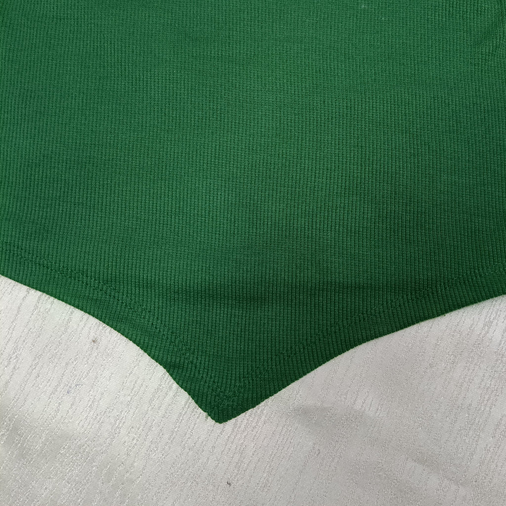 Ribbed V-Hem Stretch Crop Top