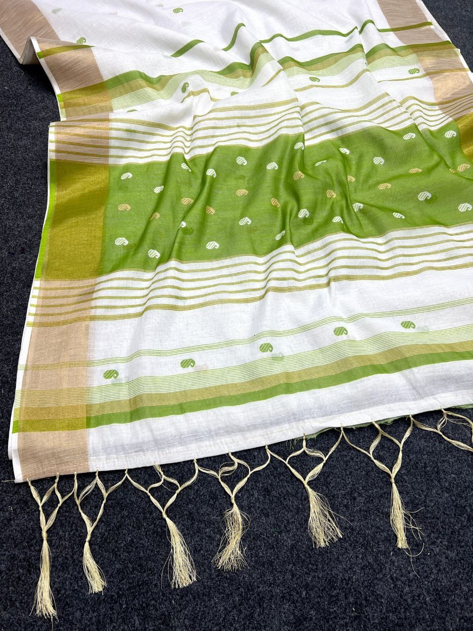 GraceWeave Premium Linen Saree with Gold Zari Border & Digital Print – Timeless Ethnic Elegance
