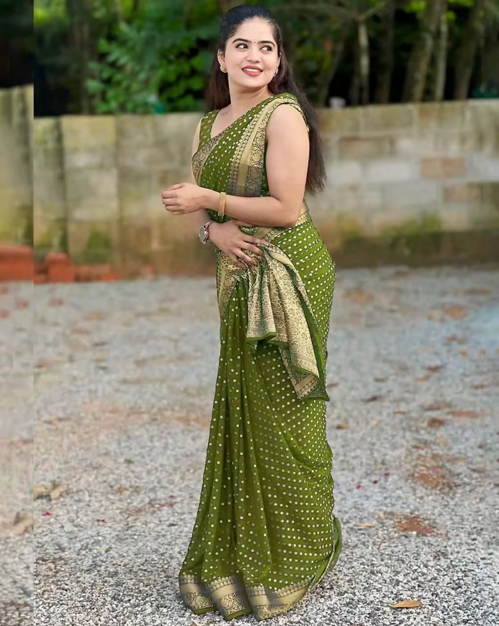 Soft Lichi Silk Saree with Rich Pallu and All-Over Jacquard Weave Design