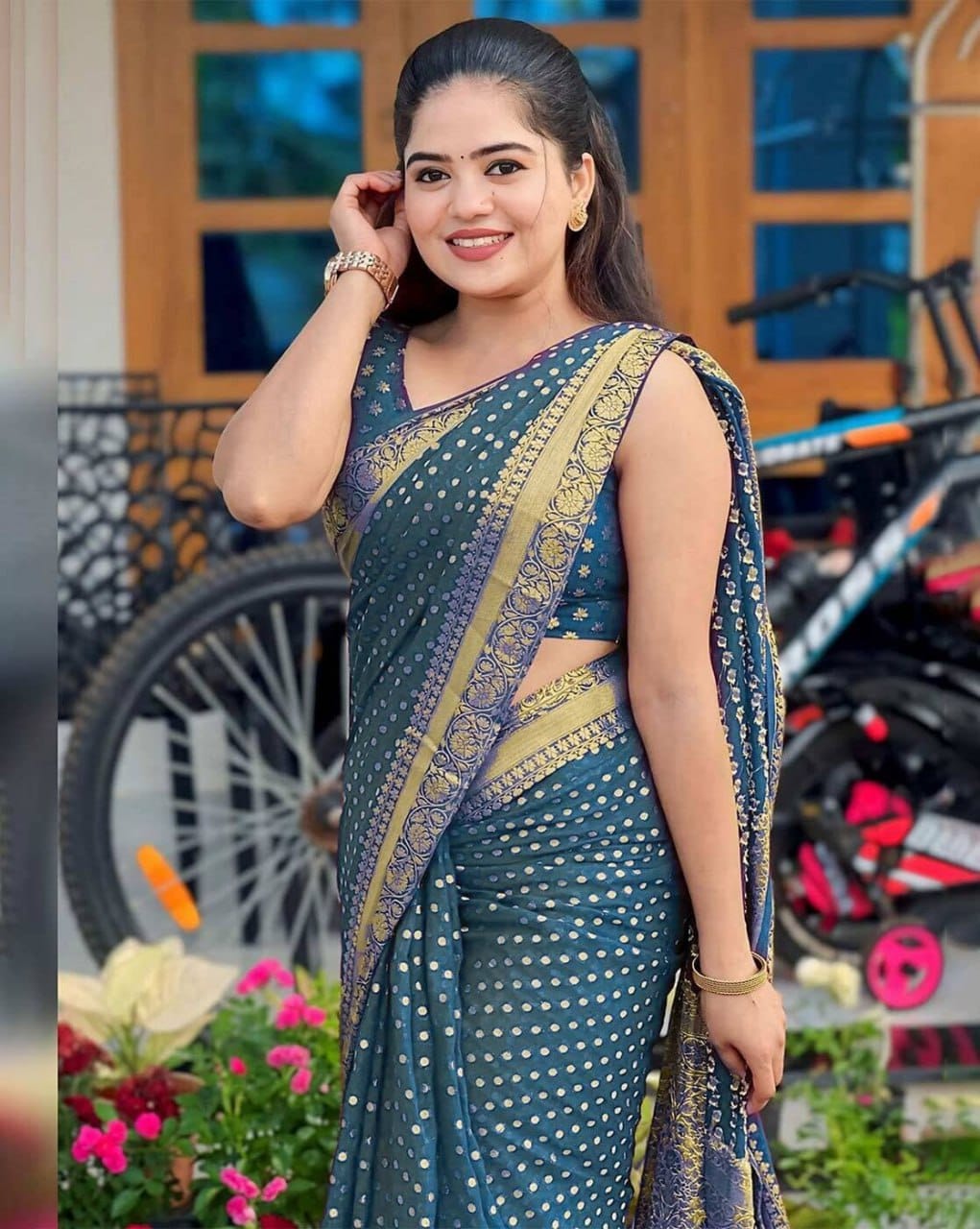 Soft Lichi Silk Saree with Rich Pallu and All-Over Jacquard Weave Design