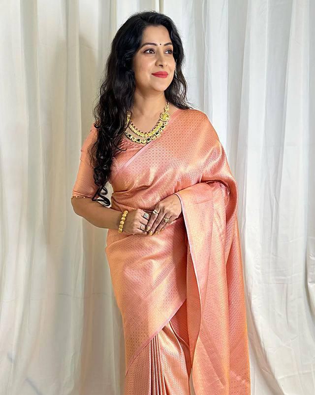 Royal Soft Lichi Silk Saree with Rich Pallu & Jacquard Weave