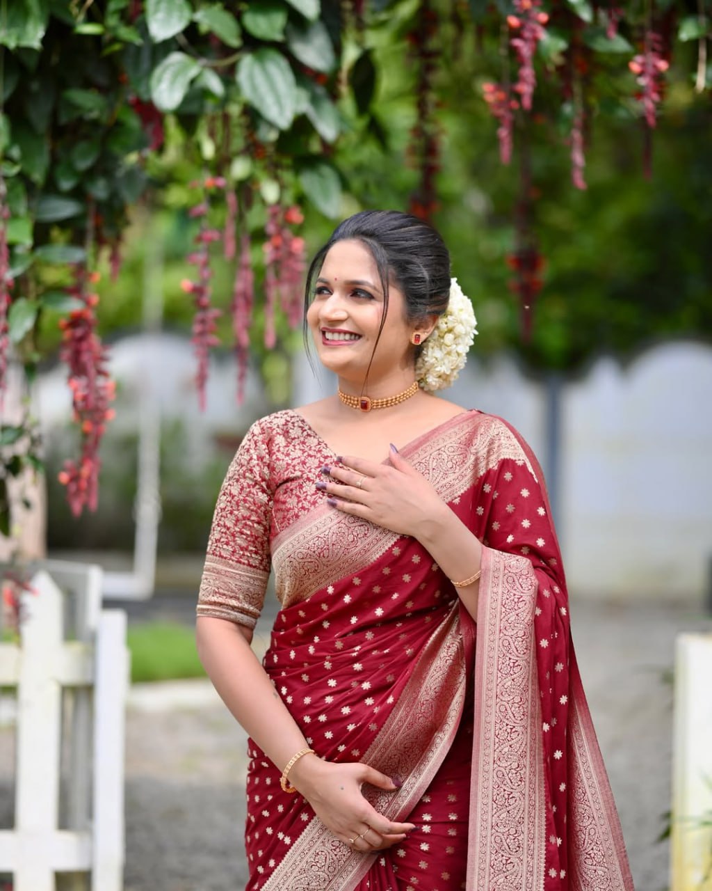 Royal Weaves Soft Lichi Silk Saree with Exquisite Jacquard Detailing