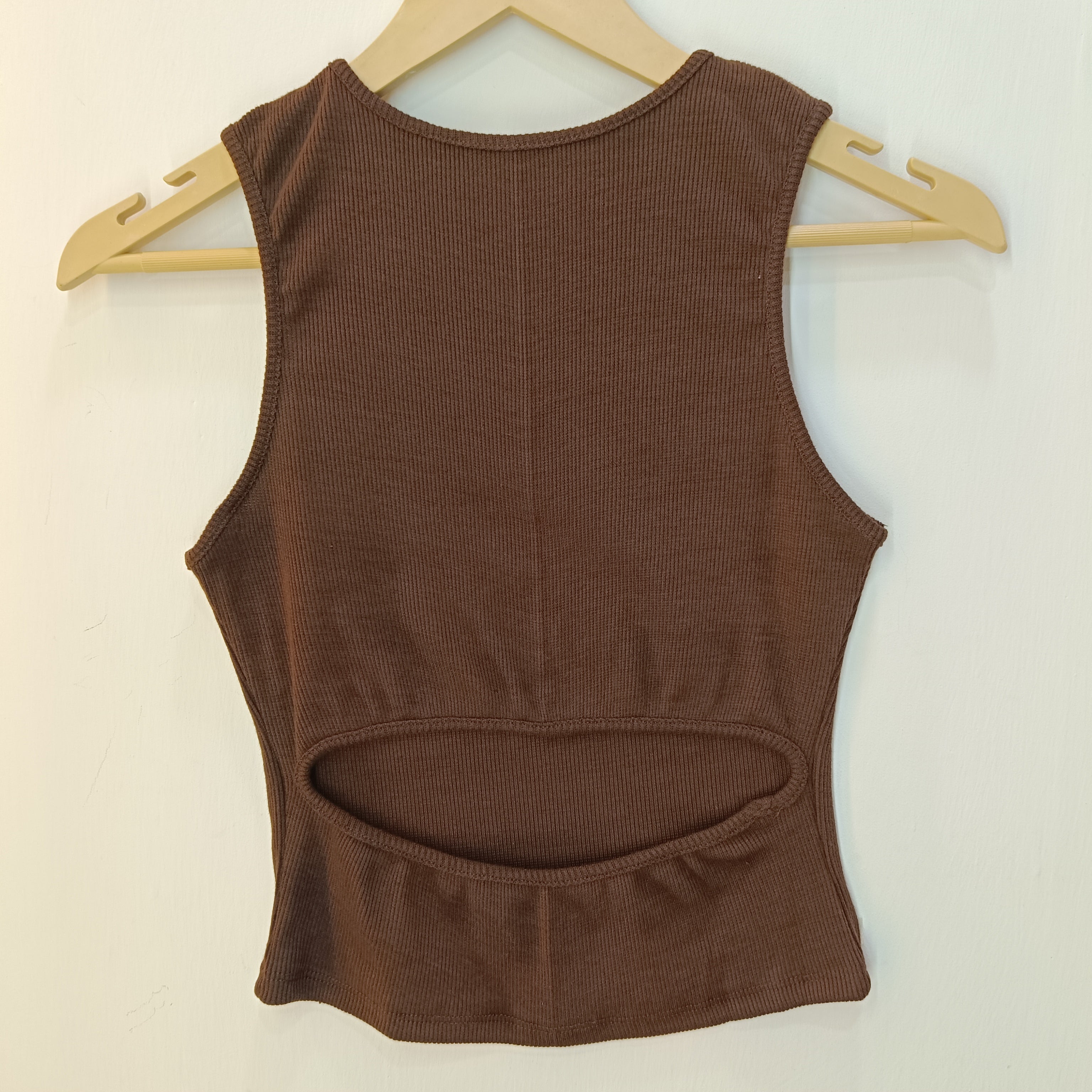 Trendy Sleeveless Cut-Out Crop Top for Women – Bold, Chic & Effortlessly Stylish