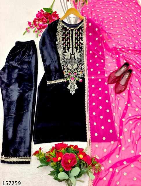 Luxury Velvet Embroidered Suit Set with Heavy Dupatta – Premium Winter Wedding Collection
